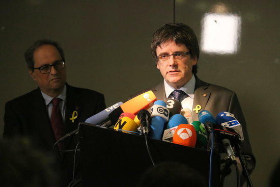 The Catalan former president Carles Puigdemont (right) with the current Catalan leader Quim Torra in Berlin on April 15, 2018 (by Tània Tàpia)